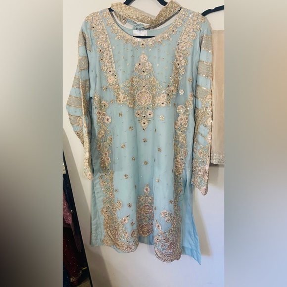 Beautifully Embroidered Kurta Gharata set with Potli bag and Waist Belt - Picture 3 of 4